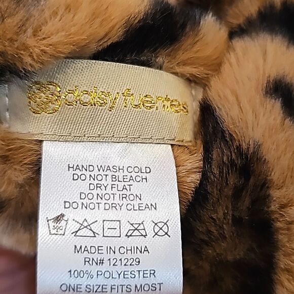 Leopard faux fur earband and touch tip glove set - Picture 4 of 6